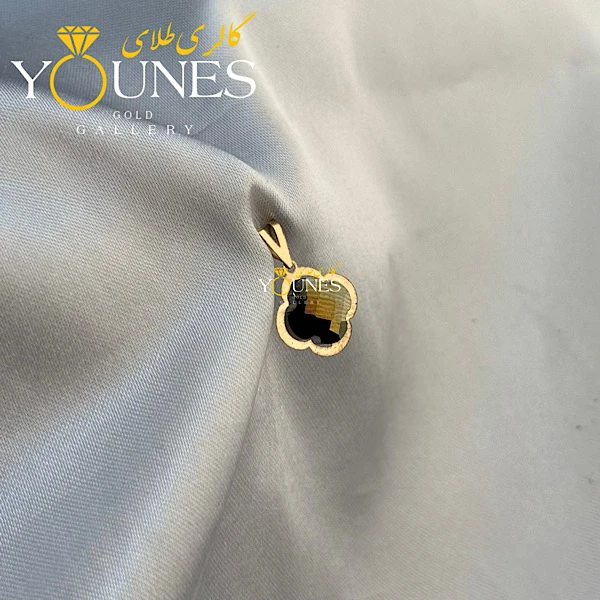 تصویر دوم آویز طلا سواروسکی گل مشکی
